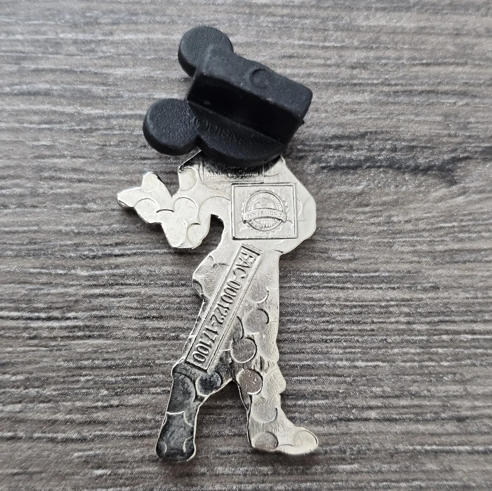 Flynn Rider Tangled Pin Disney NWOT